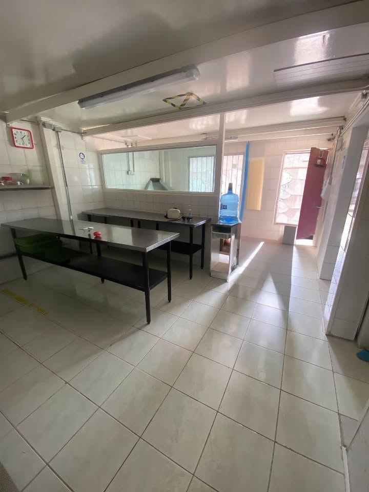 Se arrienda local comercial con resolución sanitaria