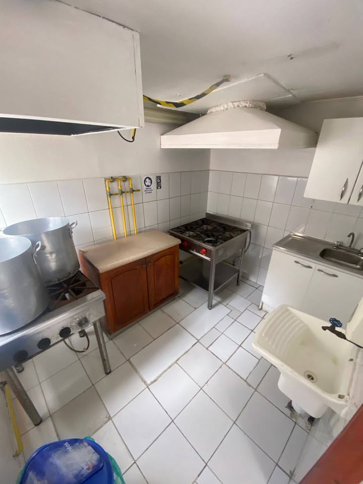 Se arrienda local comercial con resolución sanitaria