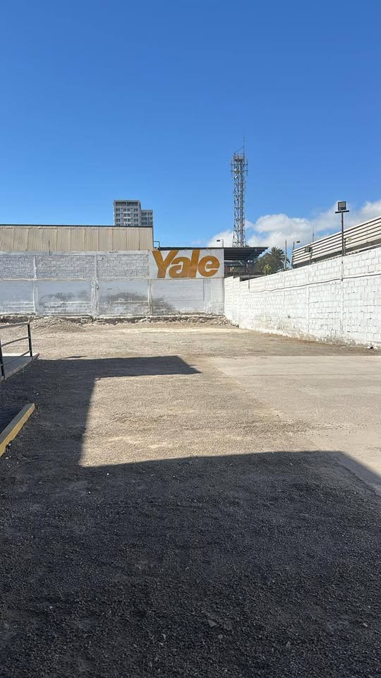 SE ARRIENDA AMPLIO GALPÓN CON OFICINAS APTO EMPRESA