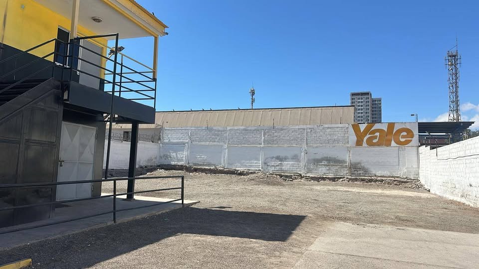 SE ARRIENDA AMPLIO GALPÓN CON OFICINAS APTO EMPRESA