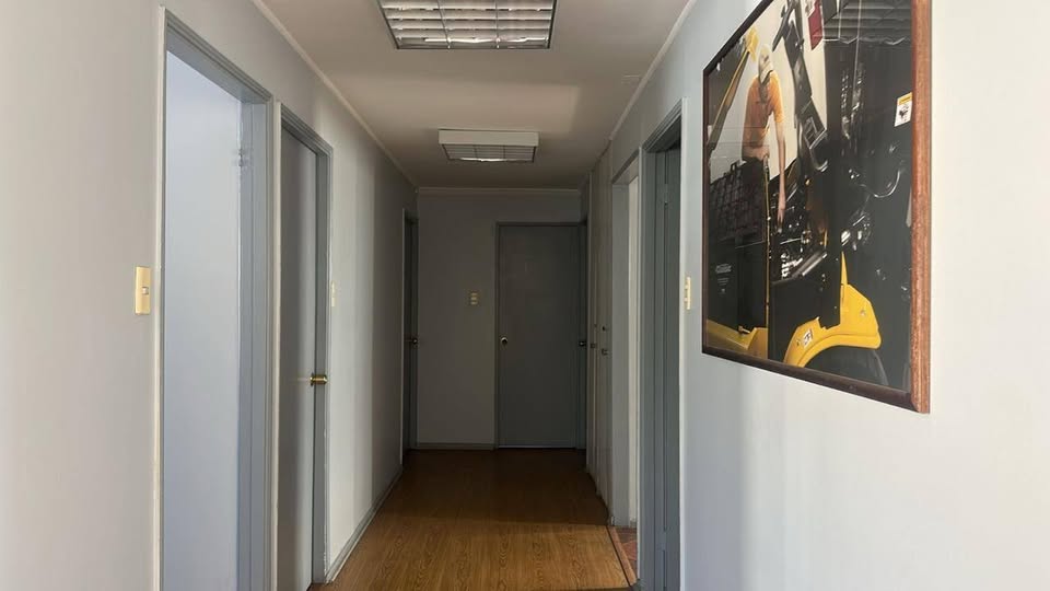 SE ARRIENDA AMPLIO GALPÓN CON OFICINAS APTO EMPRESA